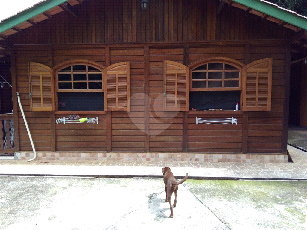 Casa terreá em condomínio toda avarandada!