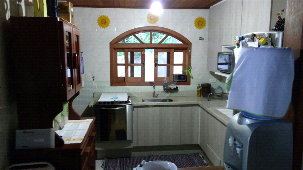 Casa terreá em condomínio toda avarandada!