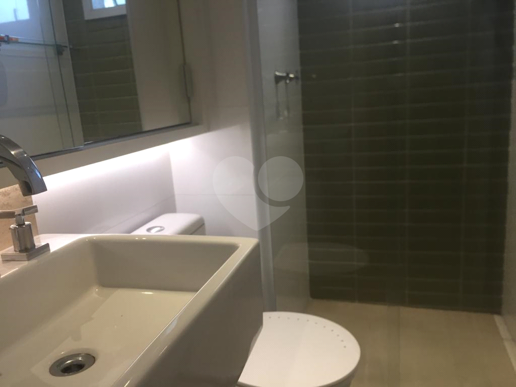 Apartamento novo, habitado por apenas 2 anos, acabamento completo e excelente localização!! 