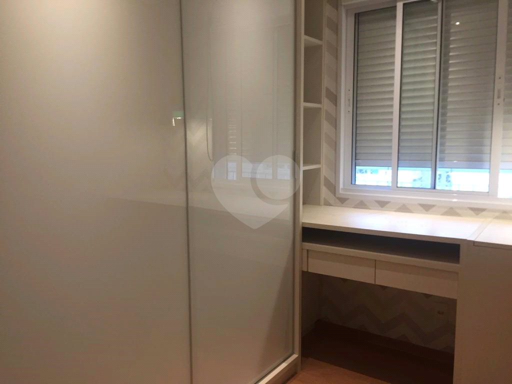 Apartamento novo, habitado por apenas 2 anos, acabamento completo e excelente localização!! 