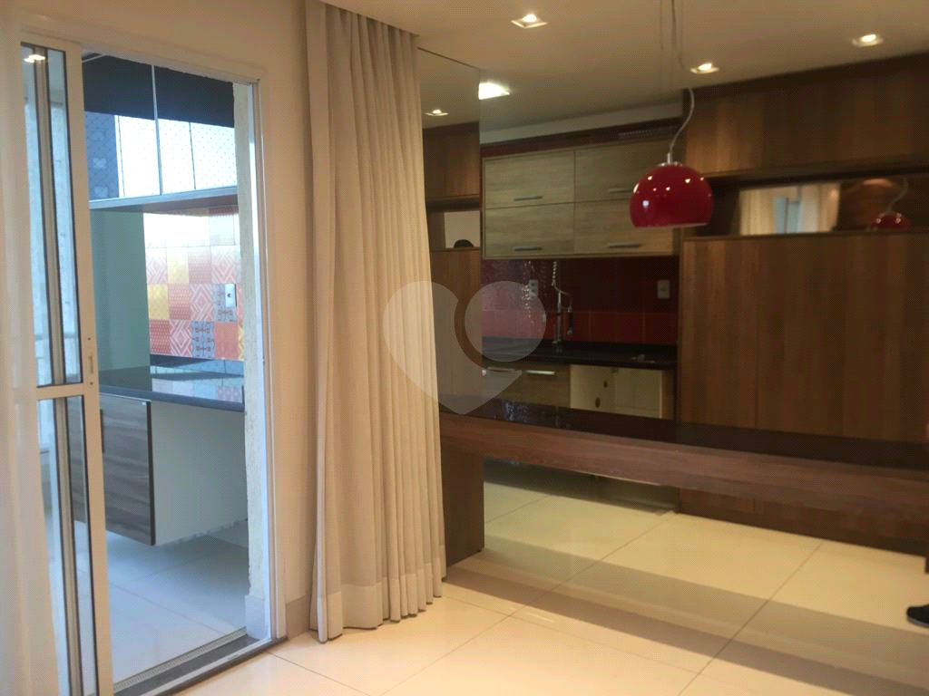 Apartamento novo, habitado por apenas 2 anos, acabamento completo e excelente localização!! 
