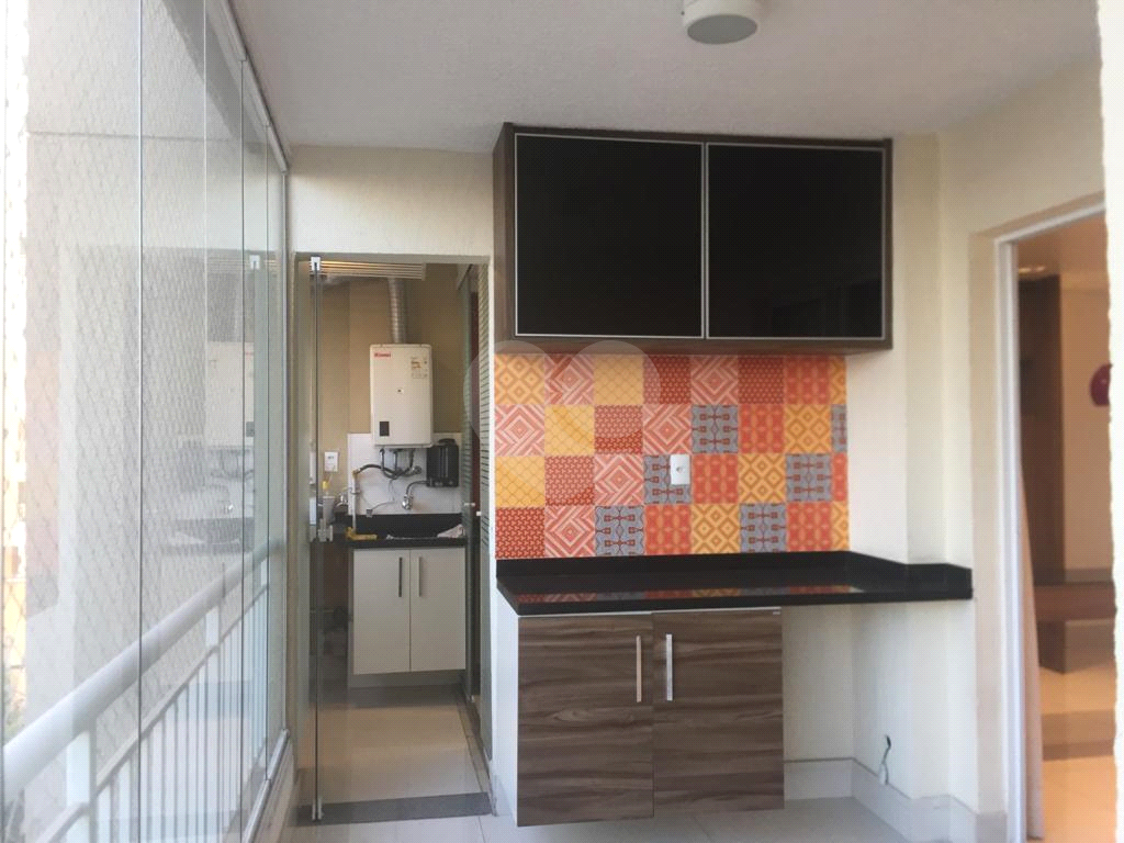 Apartamento novo, habitado por apenas 2 anos, acabamento completo e excelente localização!! 