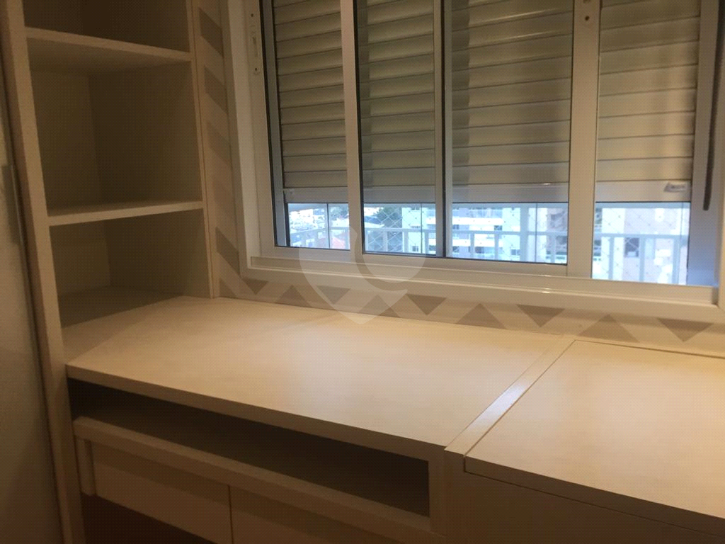 Apartamento novo, habitado por apenas 2 anos, acabamento completo e excelente localização!! 