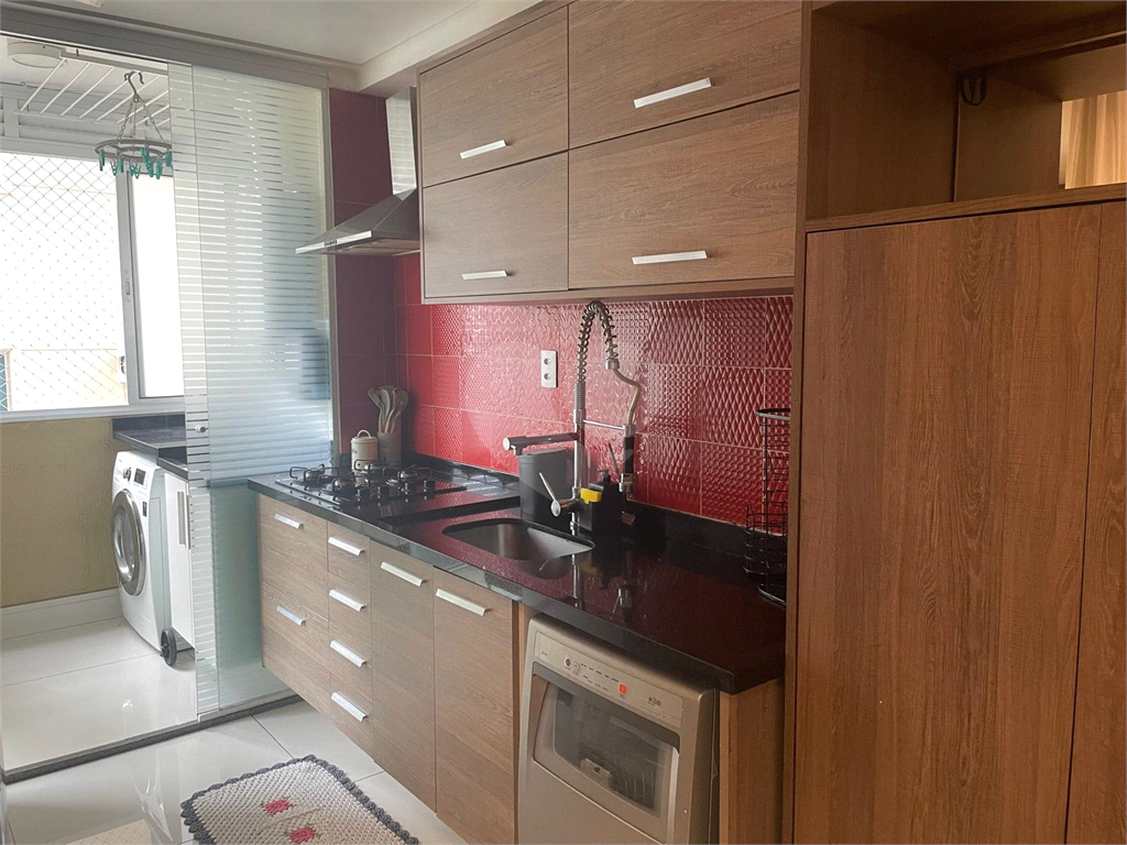 Apartamento novo, habitado por apenas 2 anos, acabamento completo e excelente localização!! 