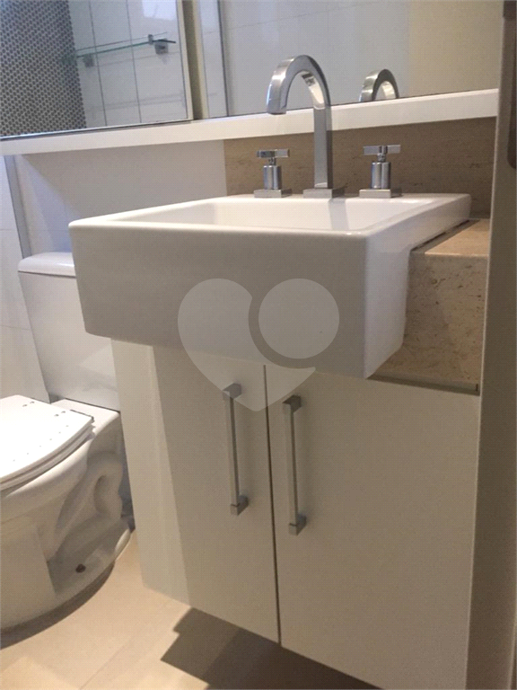 Apartamento novo, habitado por apenas 2 anos, acabamento completo e excelente localização!! 
