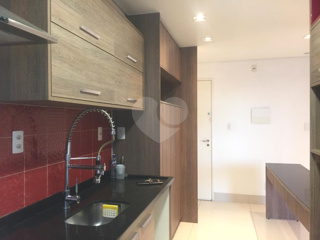 Apartamento novo, habitado por apenas 2 anos, acabamento completo e excelente localização!! 