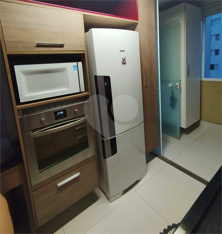Apartamento novo, habitado por apenas 2 anos, acabamento completo e excelente localização!! 