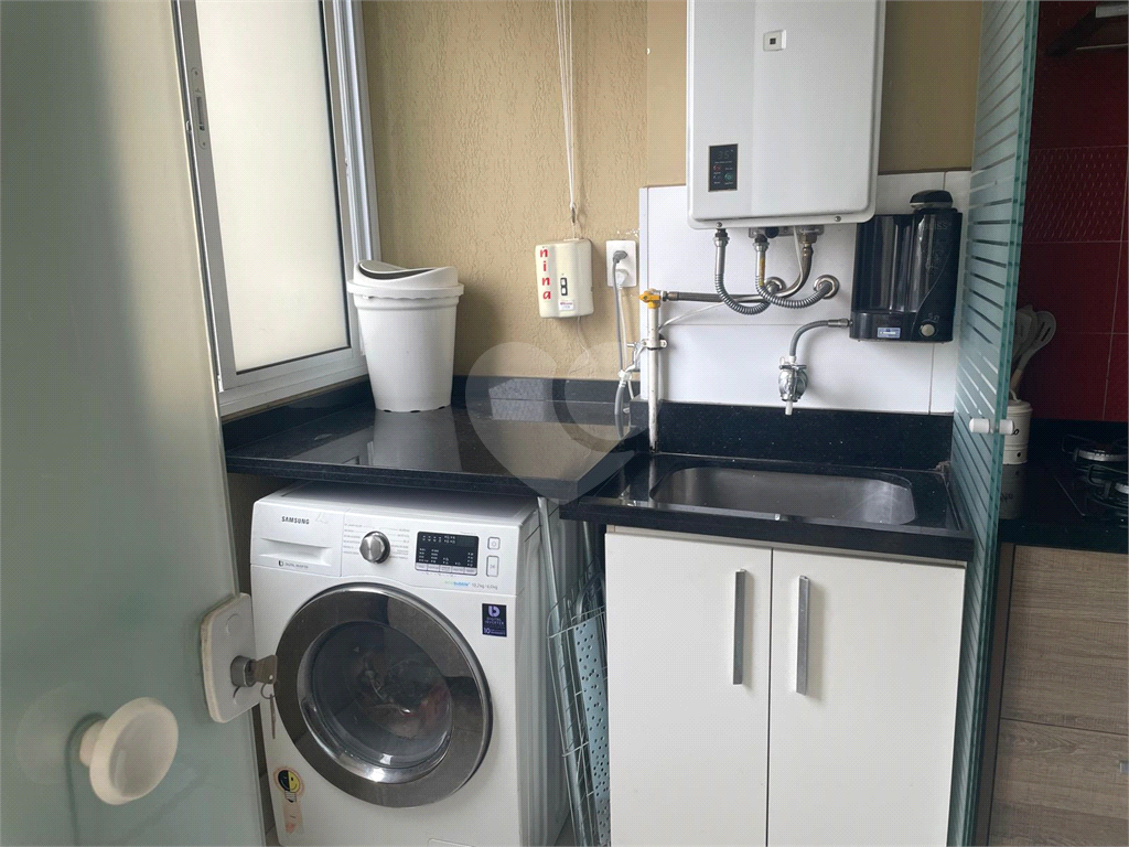 Apartamento novo, habitado por apenas 2 anos, acabamento completo e excelente localização!! 