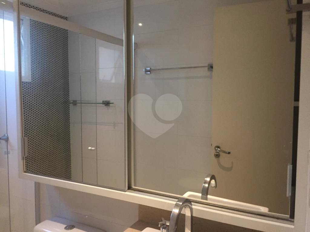 Apartamento novo, habitado por apenas 2 anos, acabamento completo e excelente localização!! 