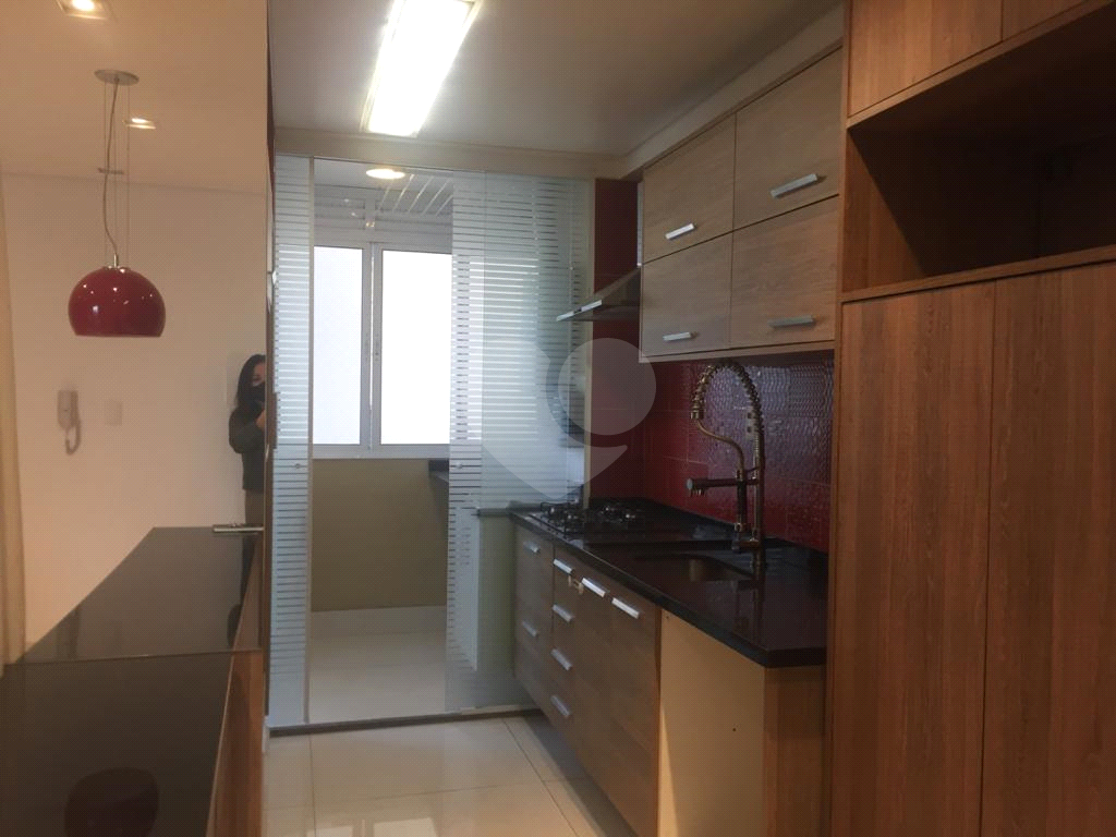 Apartamento novo, habitado por apenas 2 anos, acabamento completo e excelente localização!! 