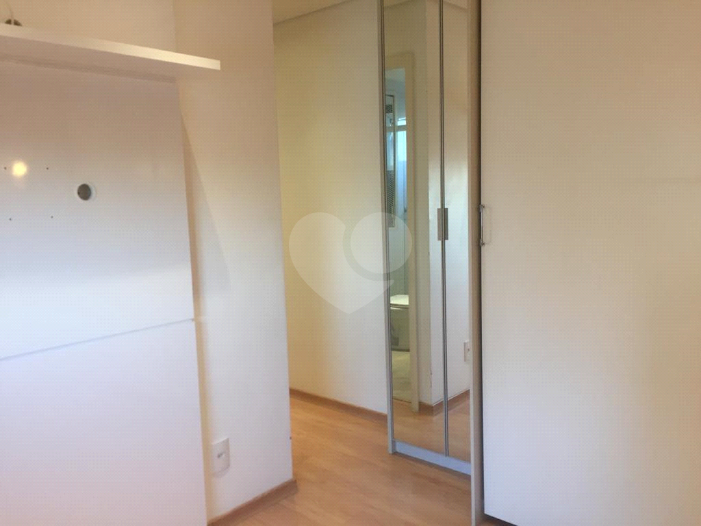 Apartamento novo, habitado por apenas 2 anos, acabamento completo e excelente localização!! 
