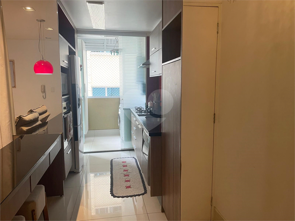 Apartamento novo, habitado por apenas 2 anos, acabamento completo e excelente localização!! 