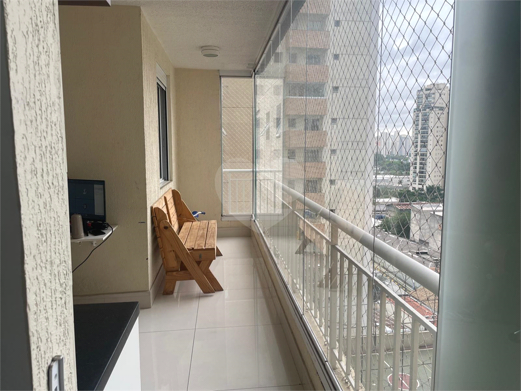 Apartamento novo, habitado por apenas 2 anos, acabamento completo e excelente localização!! 