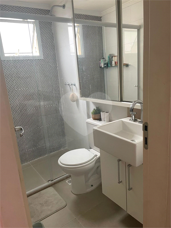Apartamento novo, habitado por apenas 2 anos, acabamento completo e excelente localização!! 