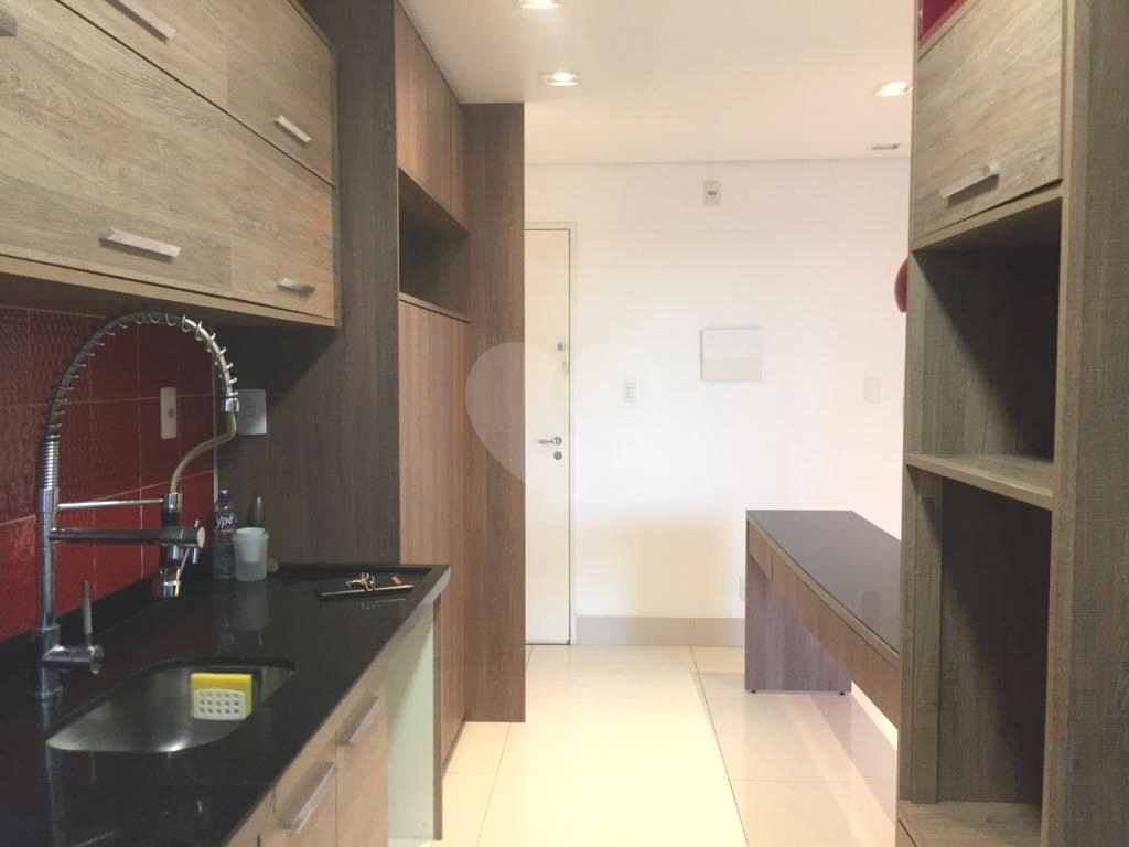 Apartamento novo, habitado por apenas 2 anos, acabamento completo e excelente localização!! 