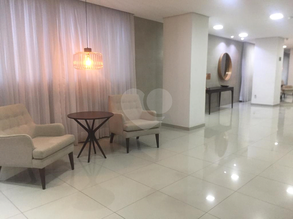 Apartamento novo, habitado por apenas 2 anos, acabamento completo e excelente localização!! 