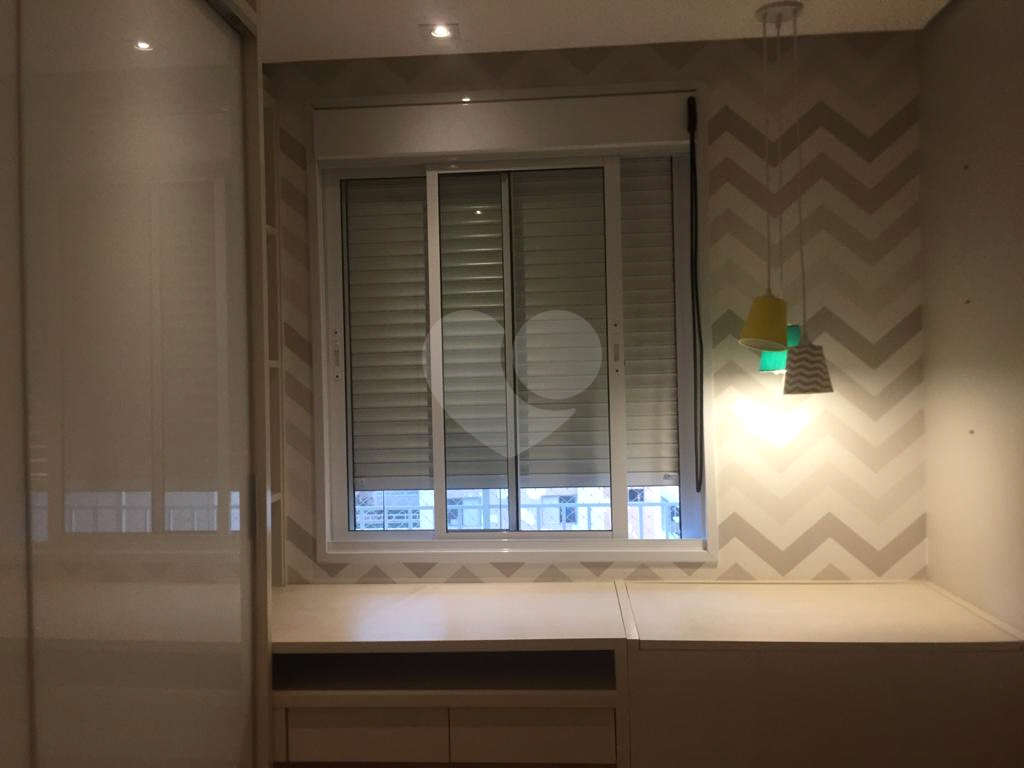 Apartamento novo, habitado por apenas 2 anos, acabamento completo e excelente localização!! 
