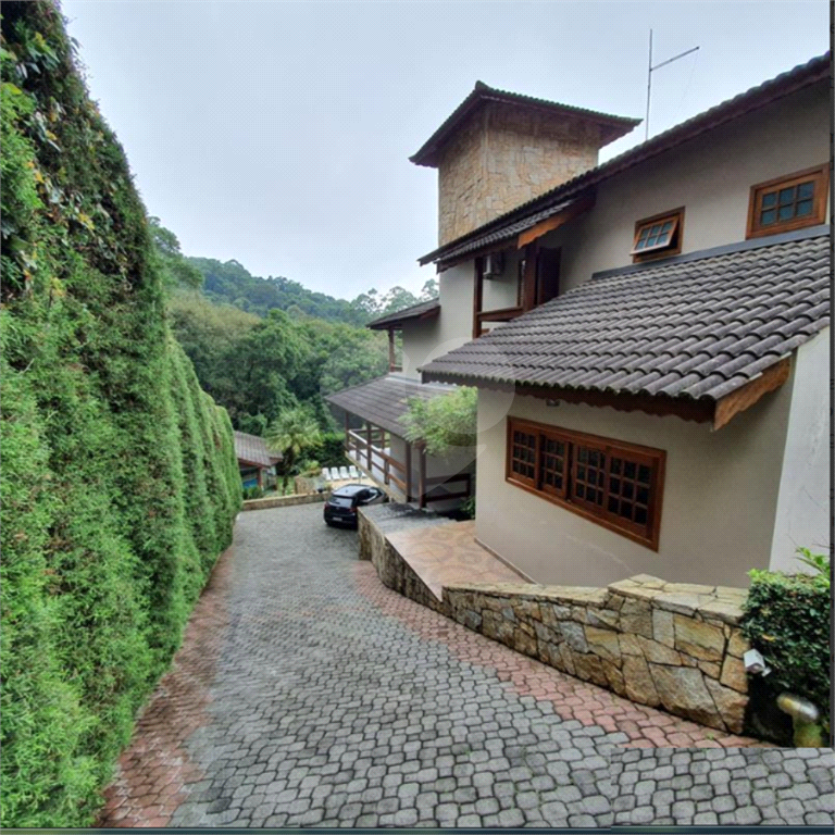 Serra da Cantareira linda casa no Condomínio Parque Imperial com construção sólida e de  alto nível!!