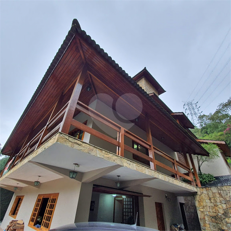 Serra da Cantareira linda casa no Condomínio Parque Imperial com construção sólida e de  alto nível!!