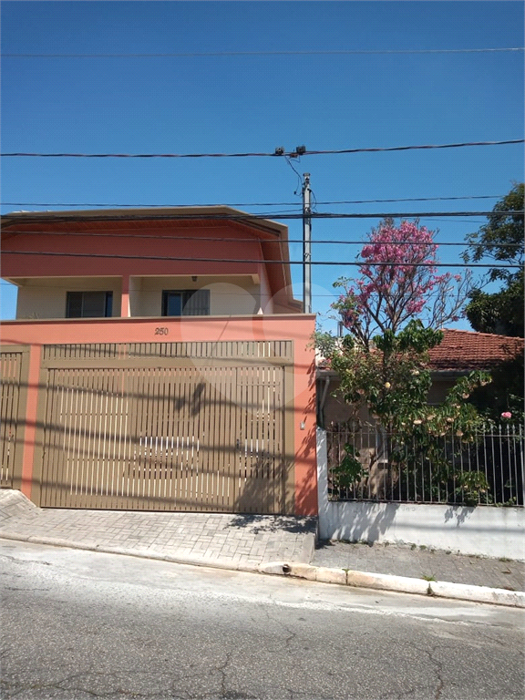 Casa a venda, com 130 metros, no bairro do  Campo Limpo