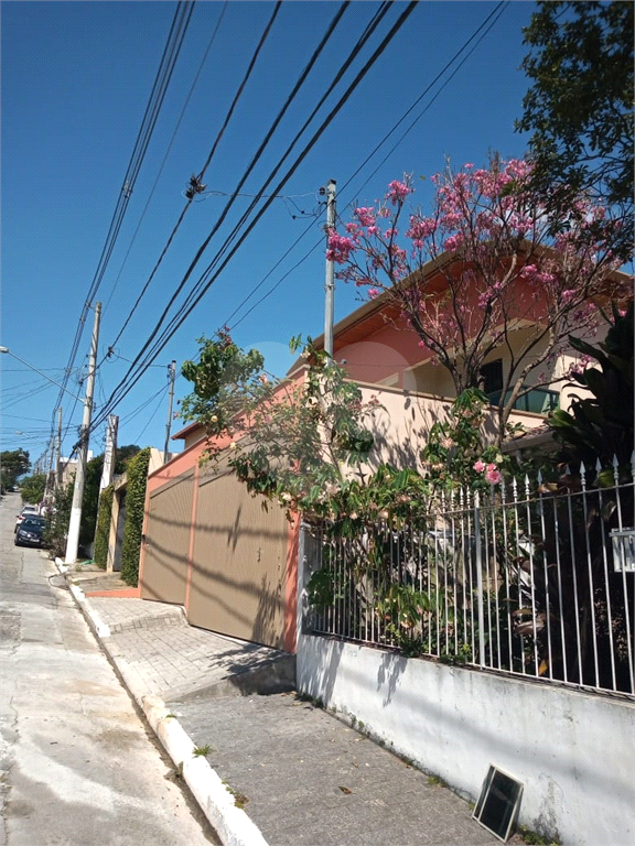 Casa a venda, com 130 metros, no bairro do  Campo Limpo