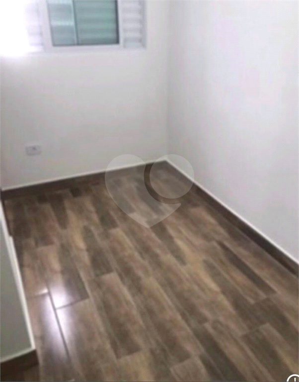 Condomínio de sobrados novos. 10 minutos a pé para o Metrô