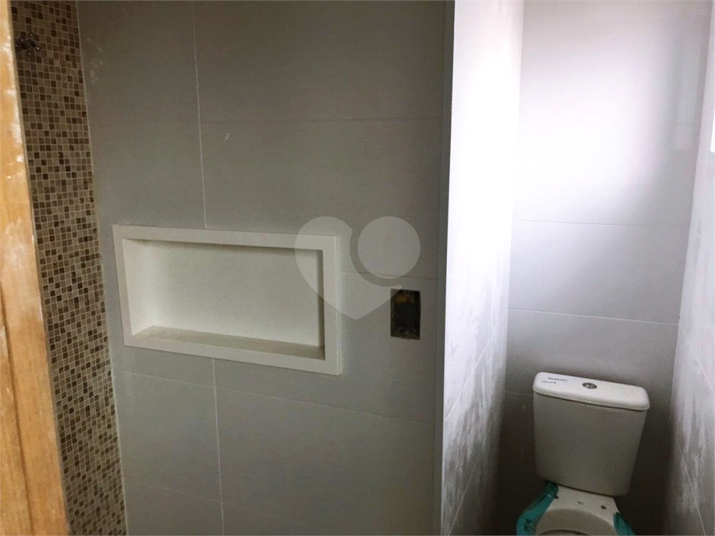 Condomínio de sobrados novos. 10 minutos a pé para o Metrô