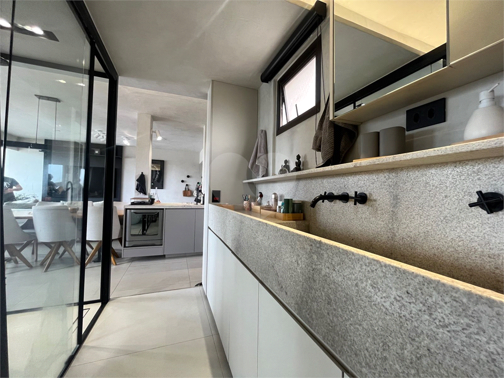 Apartamento Lindo e Reformado na Avenida Bras Leme !