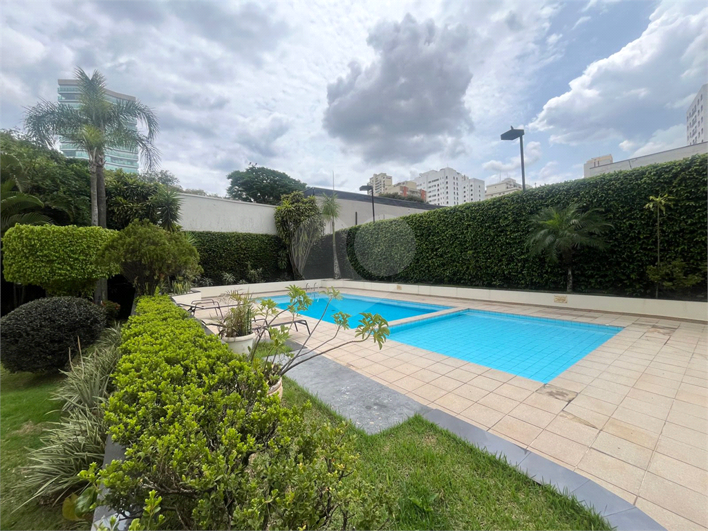 Apartamento Lindo e Reformado na Avenida Bras Leme !
