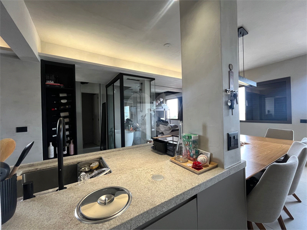 Apartamento Lindo e Reformado na Avenida Bras Leme !