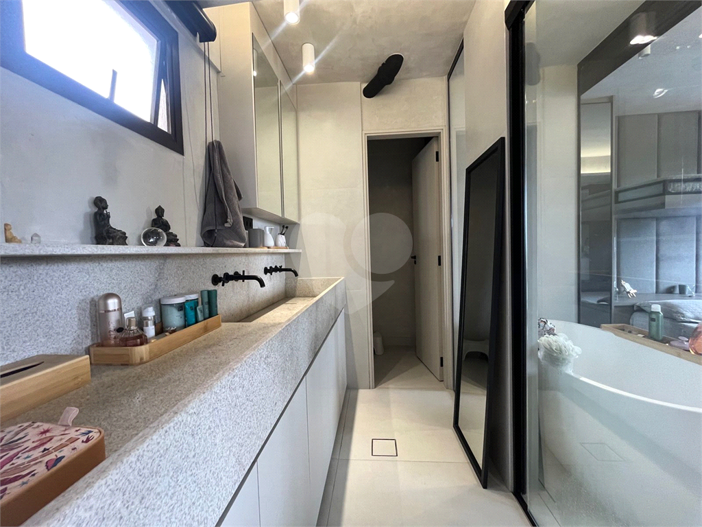 Apartamento Lindo e Reformado na Avenida Bras Leme !