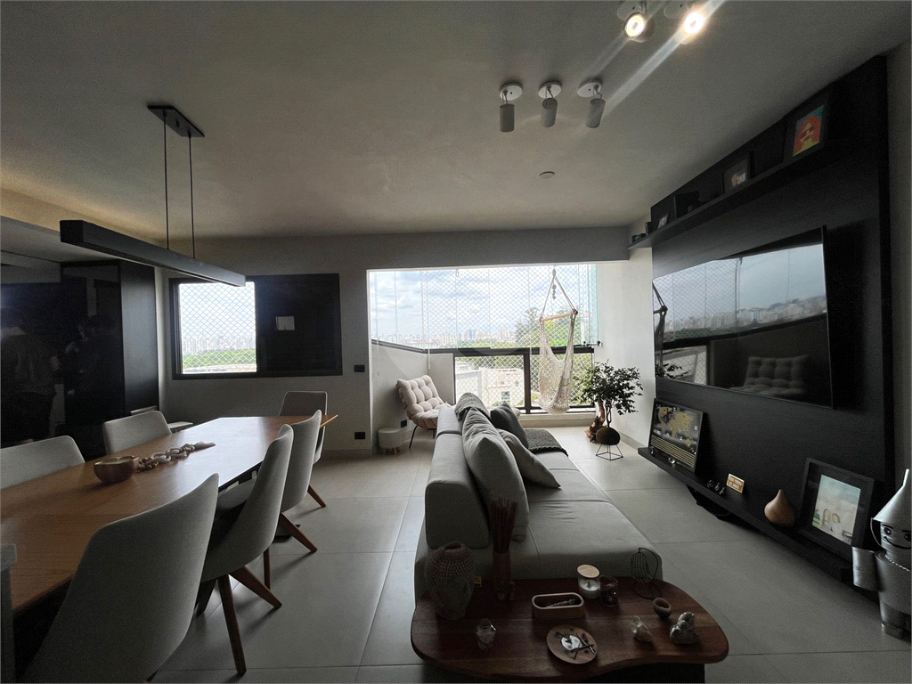 Apartamento Lindo e Reformado na Avenida Bras Leme !