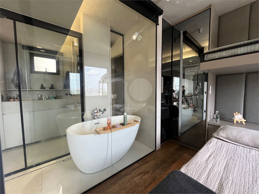 Apartamento Lindo e Reformado na Avenida Bras Leme !