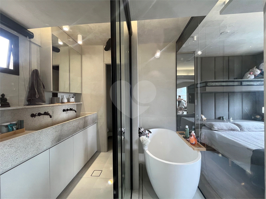 Apartamento Lindo e Reformado na Avenida Bras Leme !