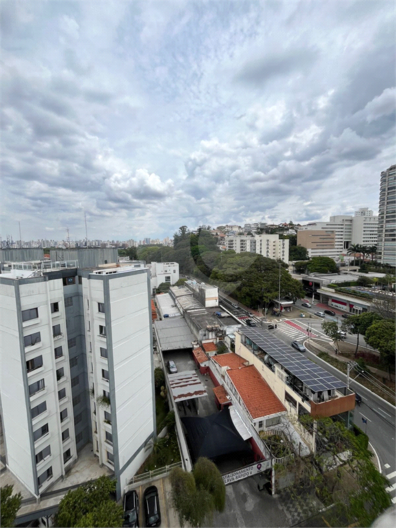 Apartamento Lindo e Reformado na Avenida Bras Leme !