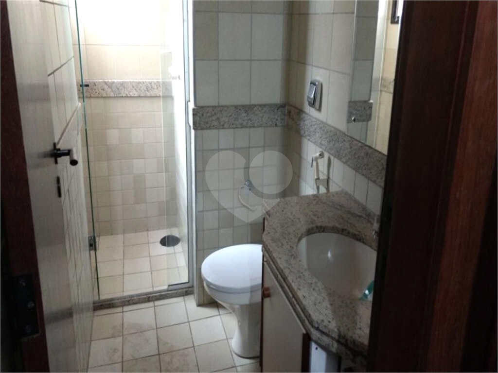 APARTAMENTO em CENTRO