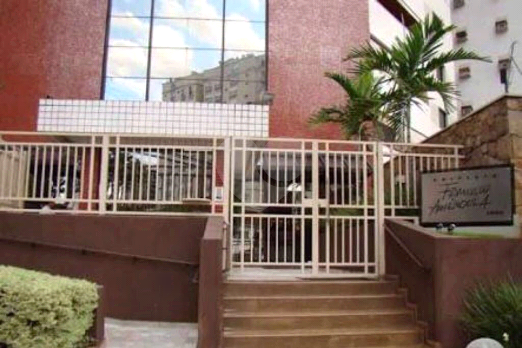 APARTAMENTO em CENTRO