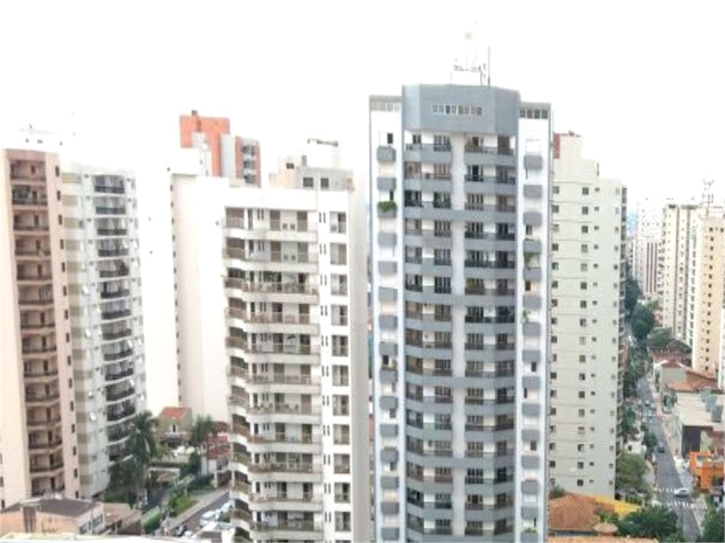 APARTAMENTO em CENTRO