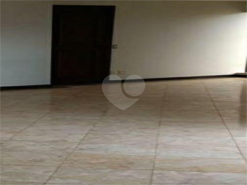 APARTAMENTO em CENTRO