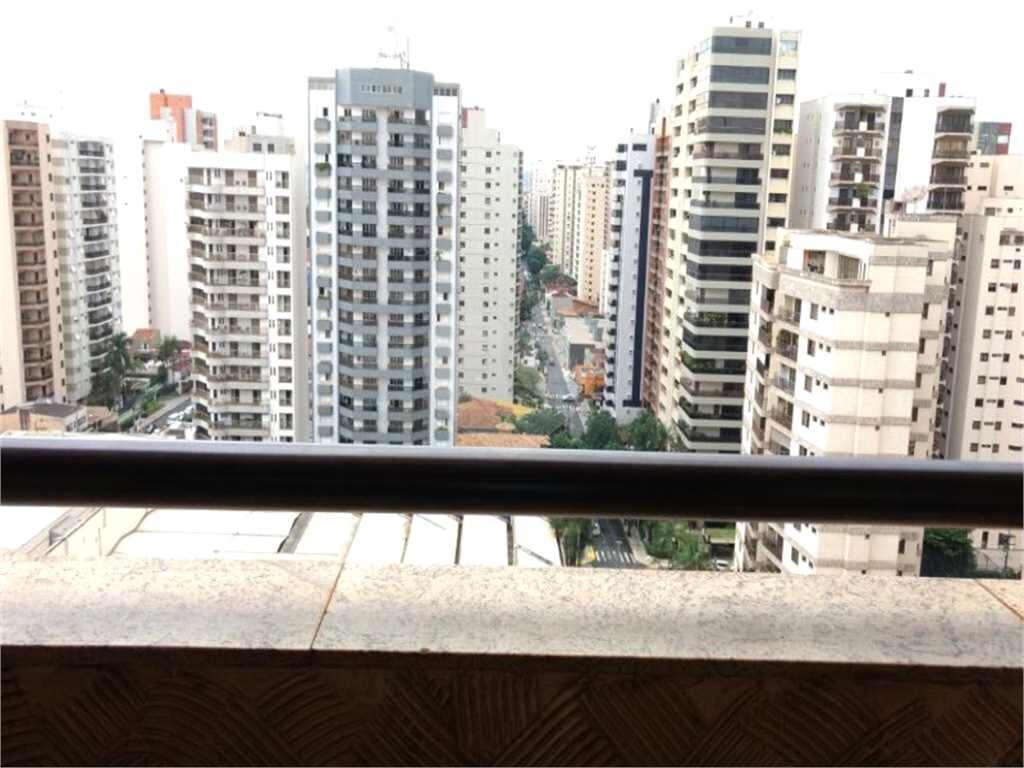 APARTAMENTO em CENTRO