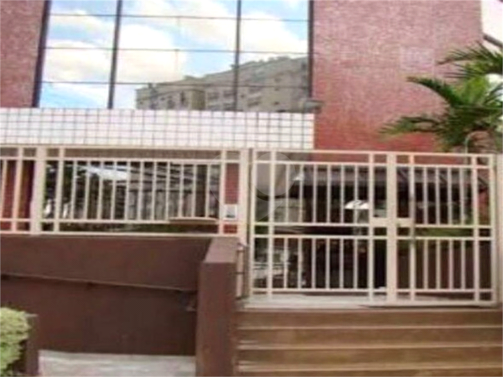 APARTAMENTO em CENTRO