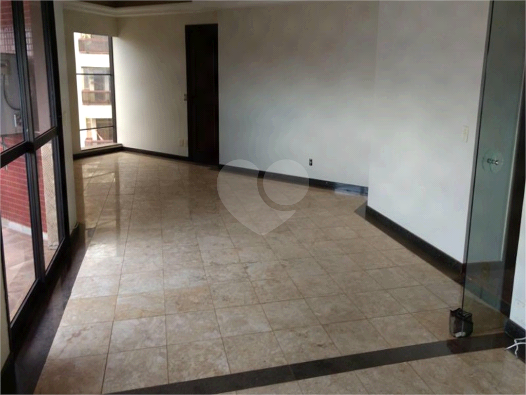 APARTAMENTO em CENTRO