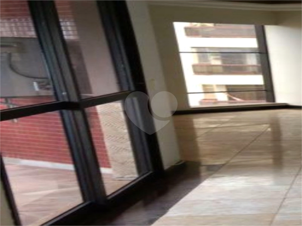 APARTAMENTO em CENTRO