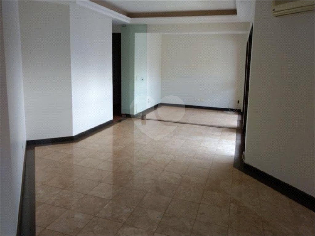 APARTAMENTO em CENTRO