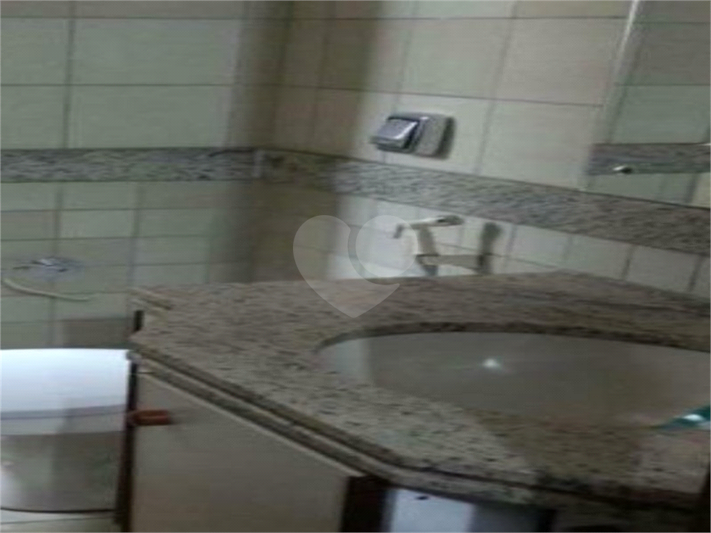 APARTAMENTO em CENTRO