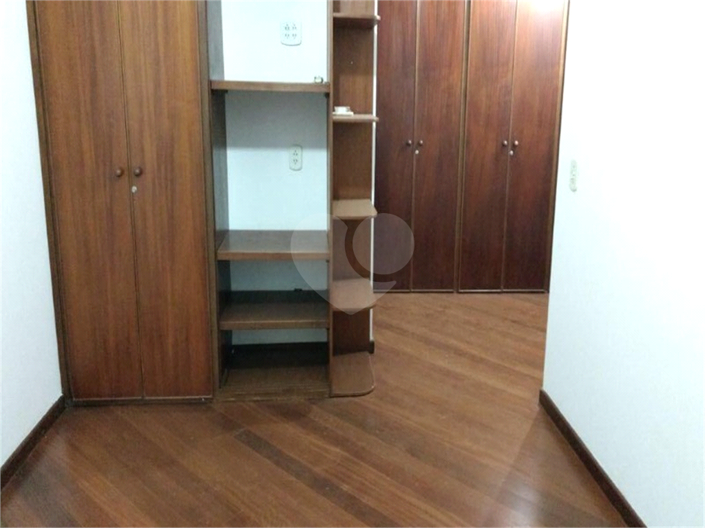 APARTAMENTO em CENTRO