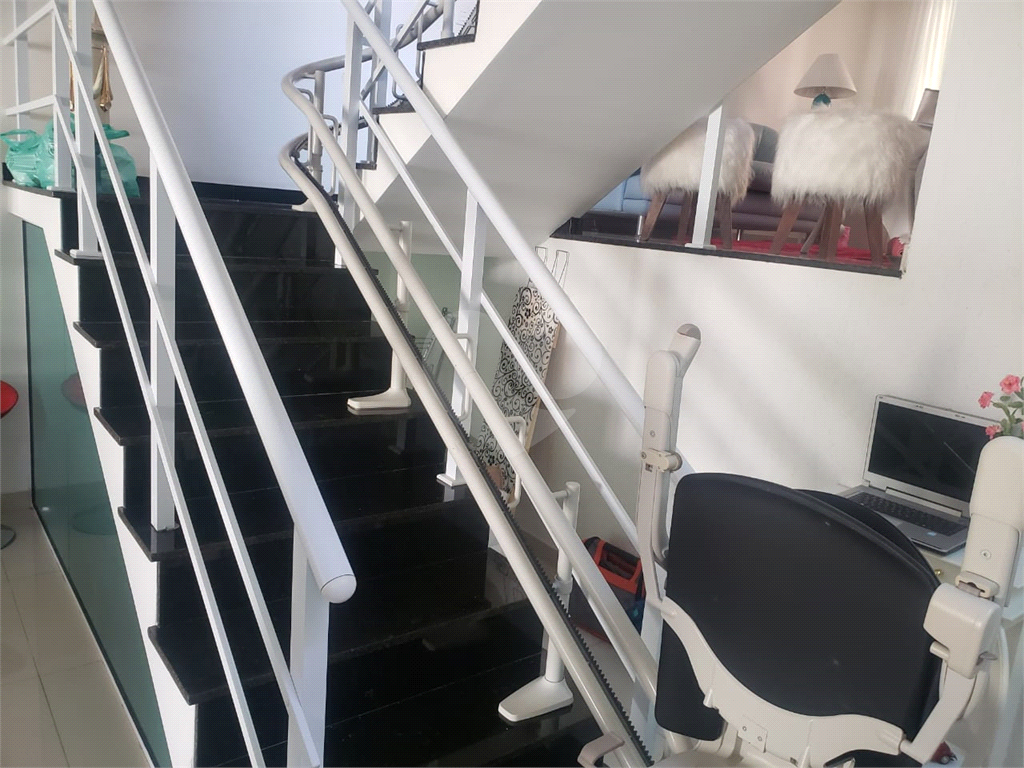 Sobrado Semi Novo na Parada Inglesa