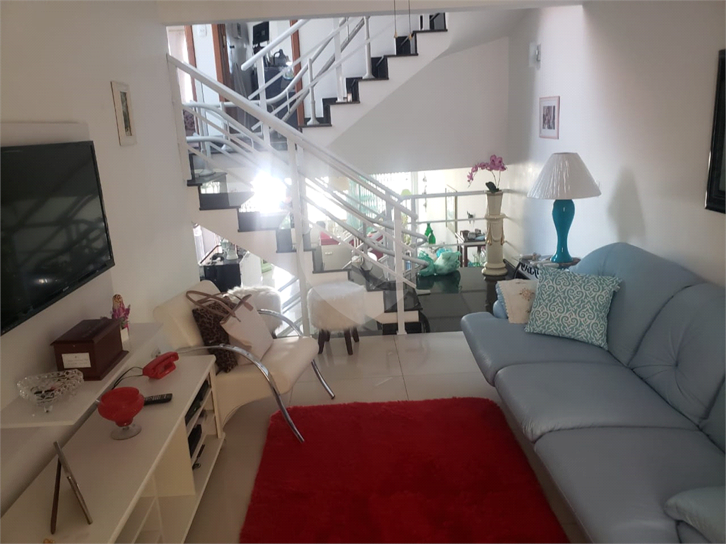 Sobrado Semi Novo na Parada Inglesa