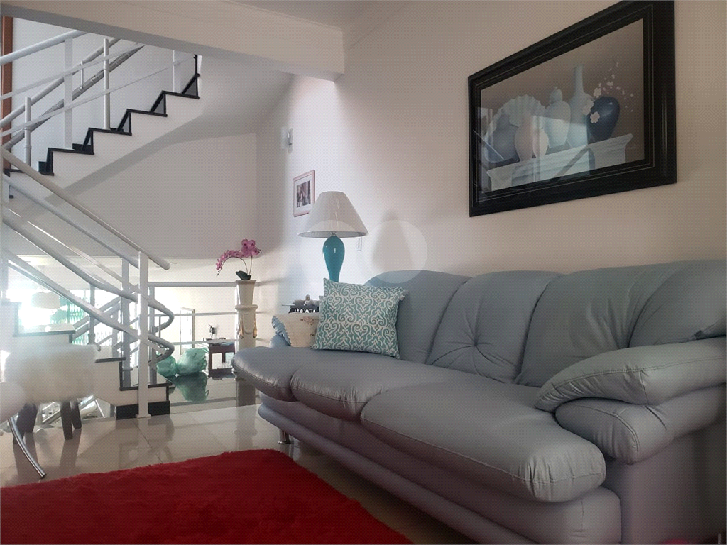 Sobrado Semi Novo na Parada Inglesa