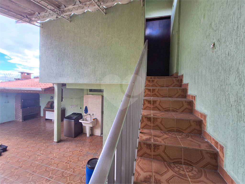 Casa Terrea com 03 dormitorios sendo 01 suite 02 vagas de garagem pronta para morar sem reformas 